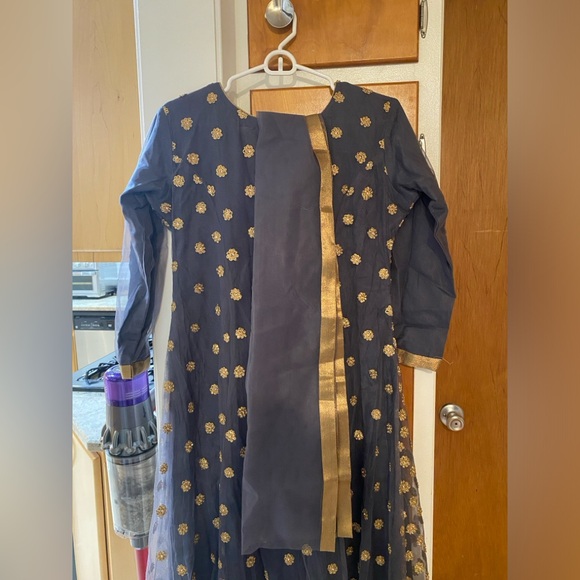 Long sleeve women’s shalwar kameez - Picture 5 of 8